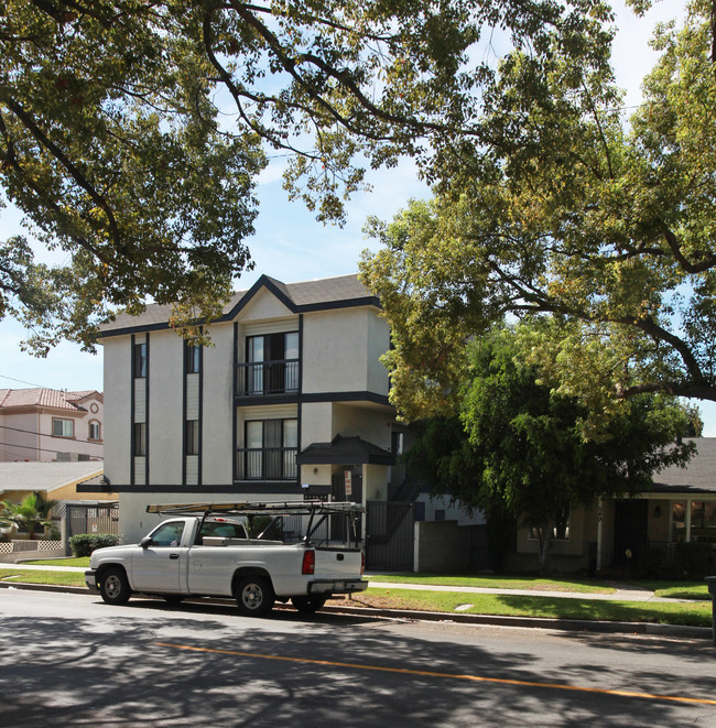 541 N 6th St in Burbank, CA - Building Photo - Building Photo