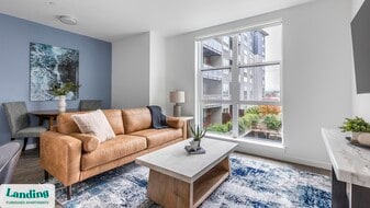 1055 N Anchor Way in Portland, OR - Building Photo