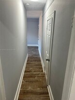 1053 SW 2nd St in Miami, FL - Building Photo