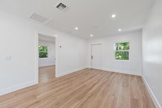 5004 Webster Ave in West Palm Beach, FL - Building Photo - Building Photo