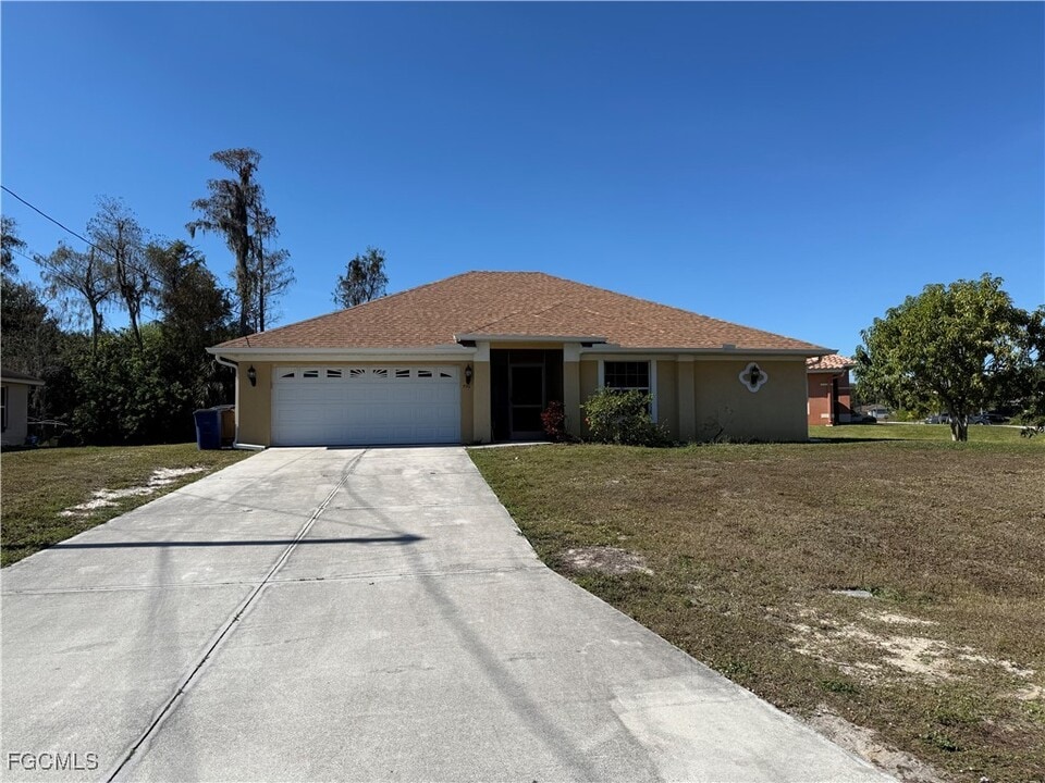 750 Halsey Ave in Lehigh Acres, FL - Building Photo