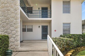 1900 S Kanner Hwy, Unit 108 in Stuart, FL - Foto de edificio - Building Photo