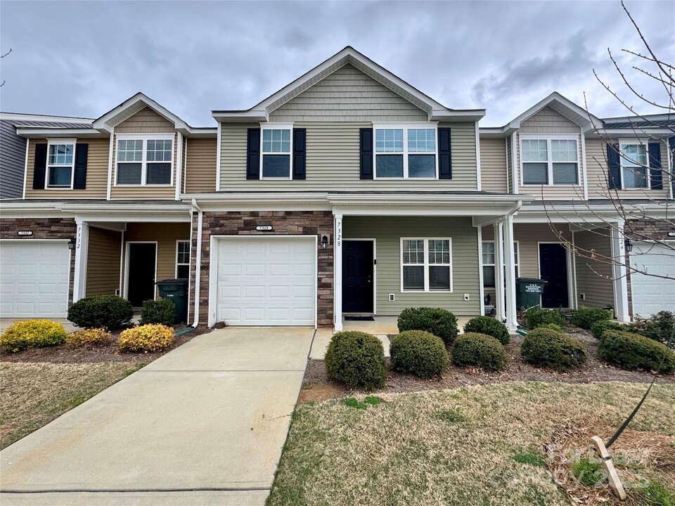 7328 Jane Parks Way in Charlotte, NC - Building Photo