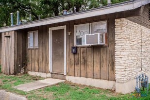 1239 N LBJ Dr in San Marcos, TX - Building Photo