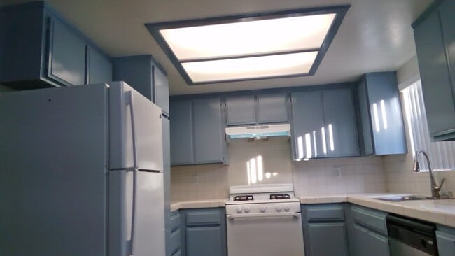 4130 Manhattan Beach Blvd, Unit D