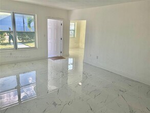 2625 NW 55th St in Miami, FL - Foto de edificio - Building Photo
