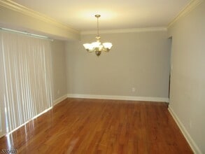 133 Woods Edge Dr in Roxbury Township, NJ - Foto de edificio - Building Photo