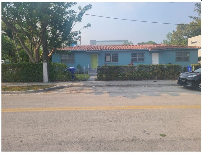 435 - 437 NW 34th St