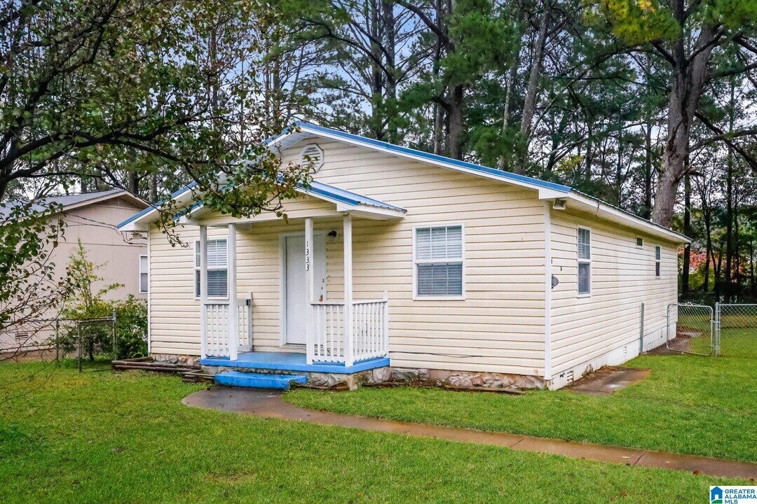 1333 25th Ave in Hueytown, AL - Building Photo