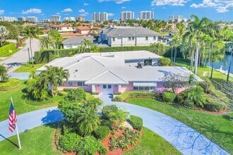 300 E Coconut Palm Rd in Boca Raton, FL - Building Photo - Building Photo