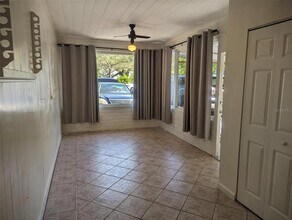 1368 S Shade Ave in Sarasota, FL - Building Photo - Building Photo