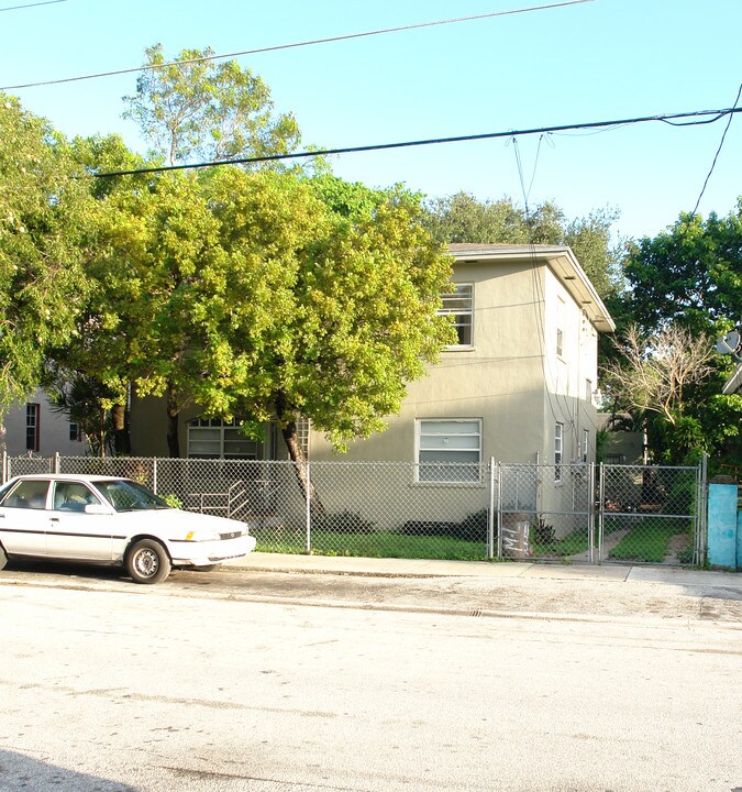 533 NE 68th St in Miami, FL - Foto de edificio