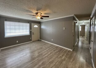 2710 NW Hilltop Dr in Lawton, OK - Building Photo - Building Photo