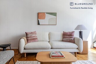 330 E 46th St in New York, NY - Building Photo - Building Photo