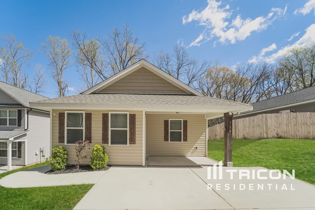 728 Broad St in Kannapolis, NC - Building Photo