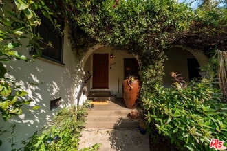 2424 Canyon Dr in Los Angeles, CA - Building Photo - Building Photo