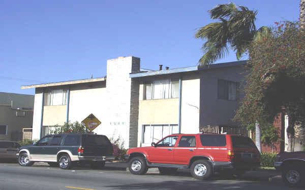 1066 Obispo Ave in Long Beach, CA - Building Photo - Building Photo