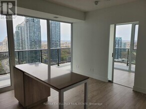 70 Annie Craig Dr in Toronto, ON - Building Photo - Building Photo