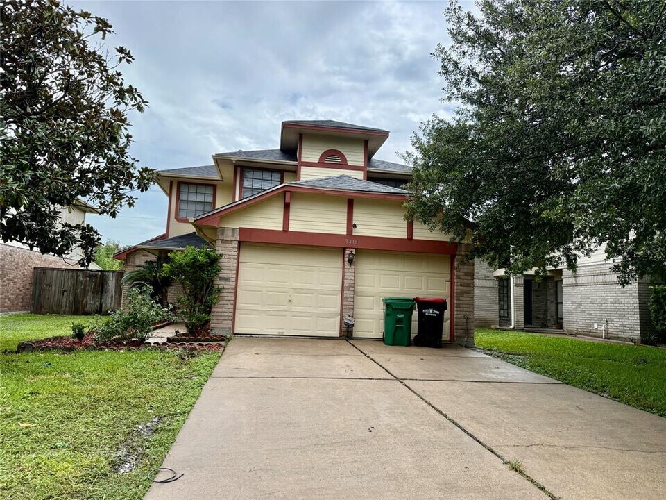 9418 Westacre Pl in Houston, TX - Building Photo