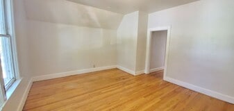 218 N Oakland Ave in Green Bay, WI - Building Photo