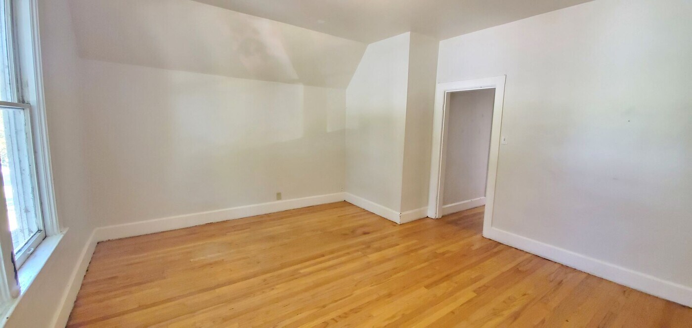 218 N Oakland Ave in Green Bay, WI - Foto de edificio