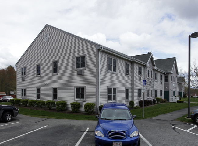 Oakwood Senior Estates in Swansea, MA - Foto de edificio - Building Photo