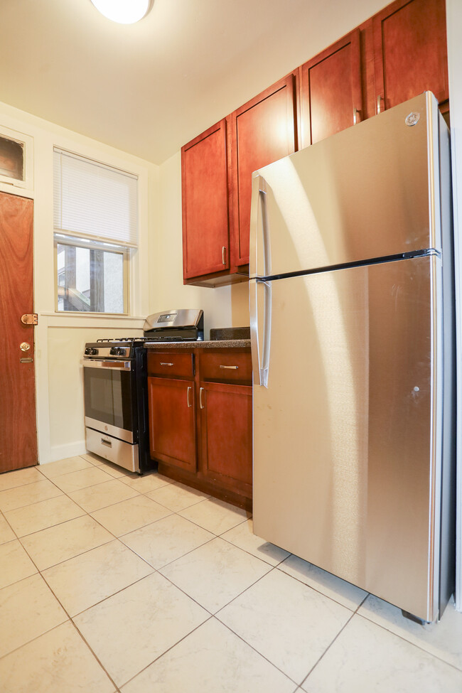 5546 N Magnolia Ave, Unit #1E