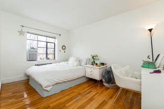 40 Stetson St, Unit 6 in Brookline, MA - Foto de edificio - Building Photo