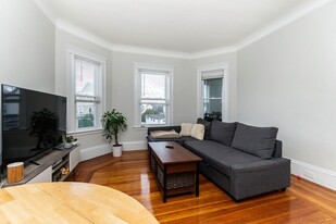 746 Broadway, Unit #2 Apartamentos