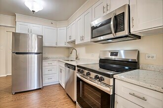 1020 Grove St in Evanston, IL - Building Photo - Building Photo