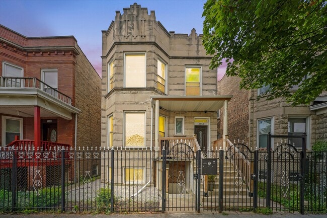 3353 W Evergreen Ave in Chicago, IL - Building Photo - Building Photo