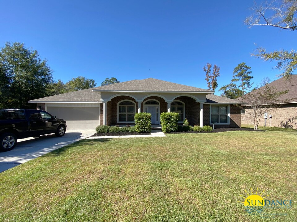 613 Terrier Trail in Crestview, FL - Building Photo