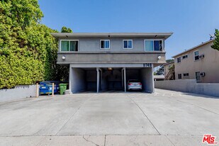11749 Riverside Dr in Los Angeles, CA - Building Photo