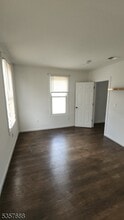 94 Maple St in West Orange, NJ - Building Photo - Building Photo