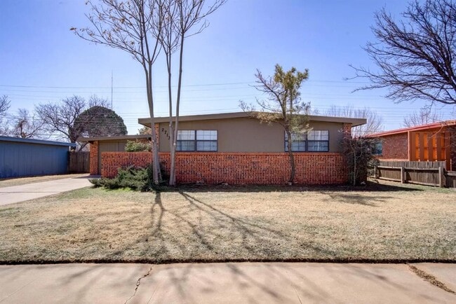 2713 65th St in Lubbock, TX - Foto de edificio - Building Photo