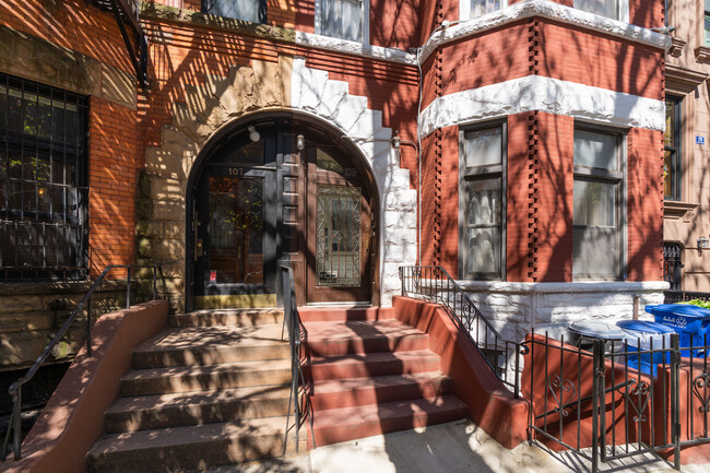 109 Berkeley Pl in Brooklyn, NY - Foto de edificio - Building Photo