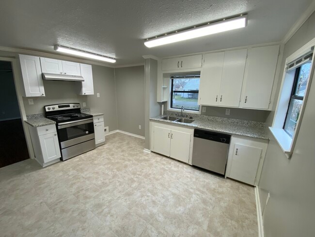 203 S Fig St in Sweeny, TX - Building Photo - Building Photo