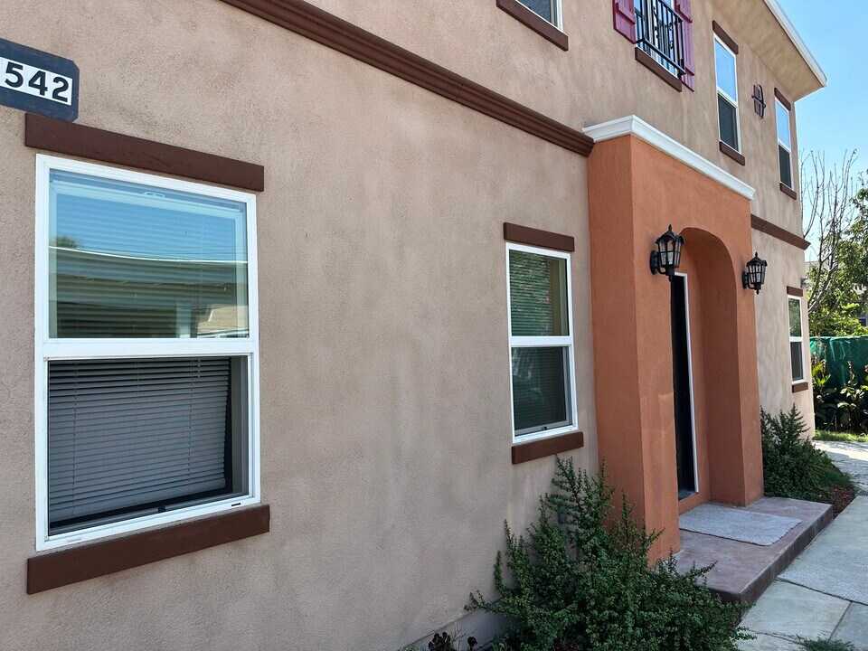 1542 S Towne Ave in Pomona, CA - Building Photo