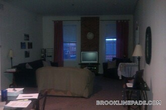 4 Davis Ave, Unit 3b in Brookline, MA - Building Photo - Building Photo