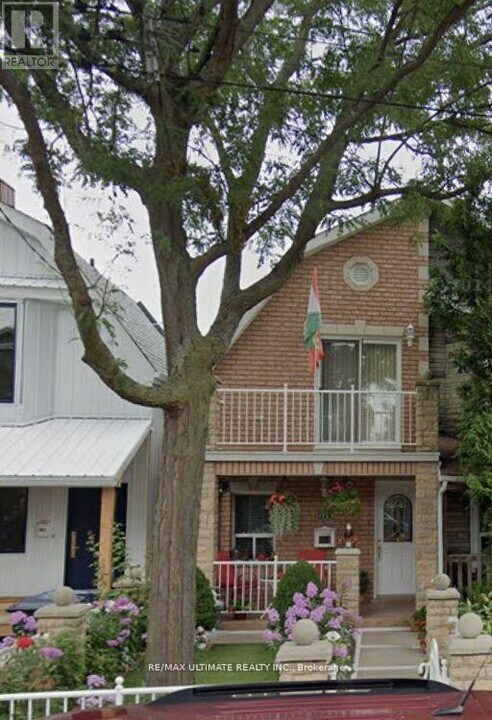 389 Westmoreland Ave N in Toronto, ON - Building Photo