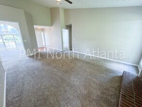 410 Dunagan Dr in Lawrenceville, GA - Foto de edificio - Building Photo