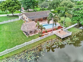 10751 SW 26th Ct in Davie, FL - Building Photo