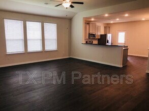 206 White Wing Ln in Sealy, TX - Building Photo - Building Photo
