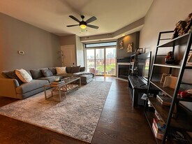680 N Green St, Unit 611 in Chicago, IL - Building Photo
