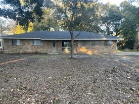 2501 Havard Rd in Ocean Springs, MS - Building Photo