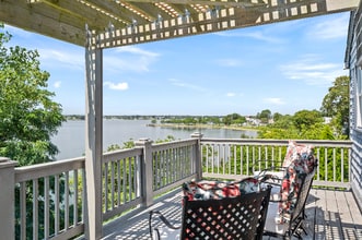 240 Narragansett Ave in East Providence, RI - Building Photo - Building Photo