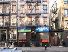 348-358 W 47th St in New York, NY - Foto de edificio - Building Photo