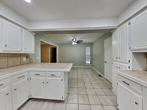 1817 Tim Dr, Unit 2012 in Oklahoma City, OK - Building Photo - Building Photo