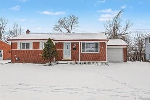 34052 Viceroy Dr in Sterling Heights, MI - Building Photo