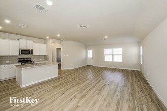 6627 Hatchery Way in San Antonio, TX - Foto de edificio - Building Photo